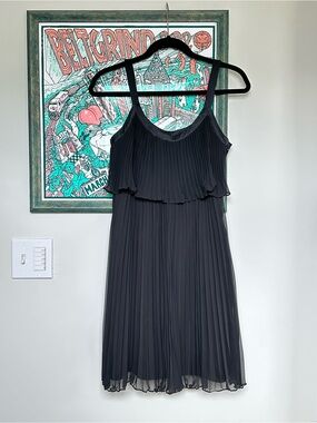 White House Black Market Black Pleated Sleeveless Chiffon Dress Women’s Size 2